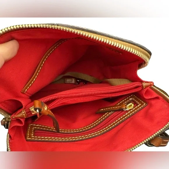 BNWOT 1975 Dooney & Bourke Red Pebble Leather Crossbody Bag D&B Crossbody Bag - Picture 4 of 4